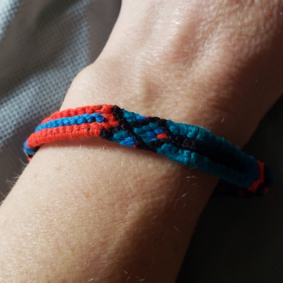 4 bracelets - Picture 2 of 5